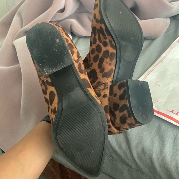 Beautiful leopard print booties - Picture 2 of 2